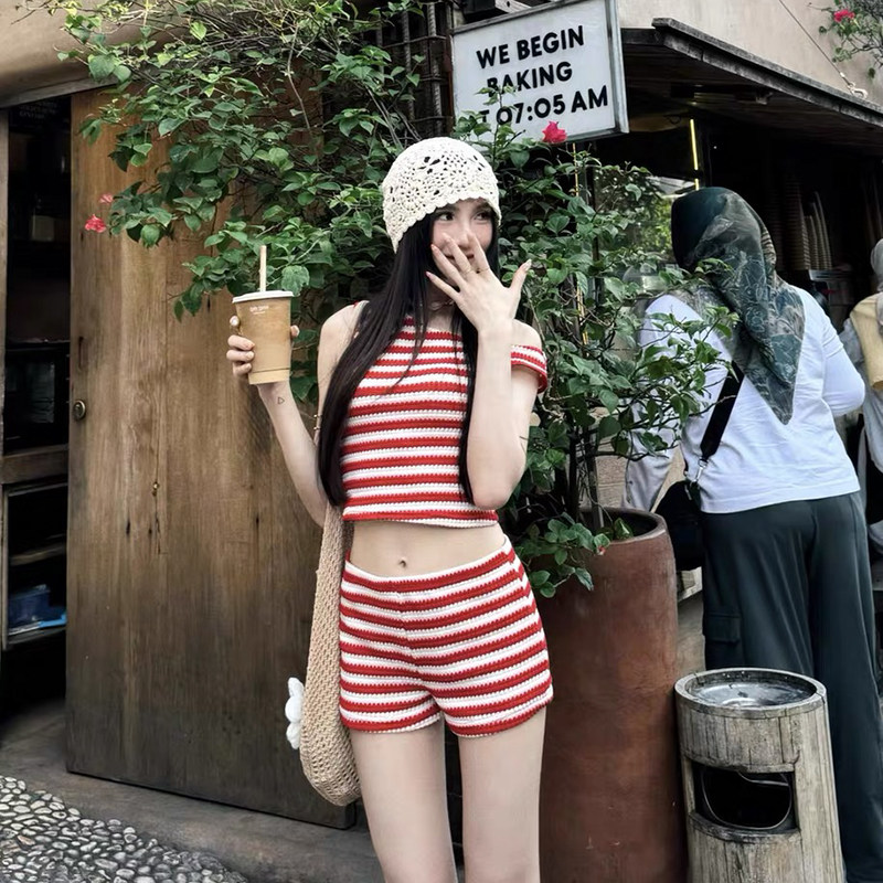 LQV辣妹风条纹分体泳衣套装