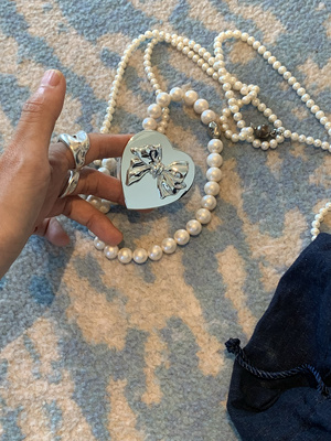 【ouchtv】小众少女立体蝴蝶节玫瑰花可伸缩手机支架