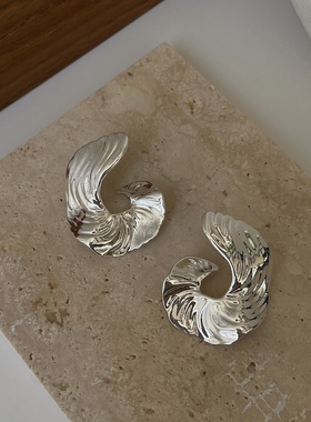 海的女儿螺旋形不规则金属耳环夸张显脸小高级感纹理耳钉纹理个性