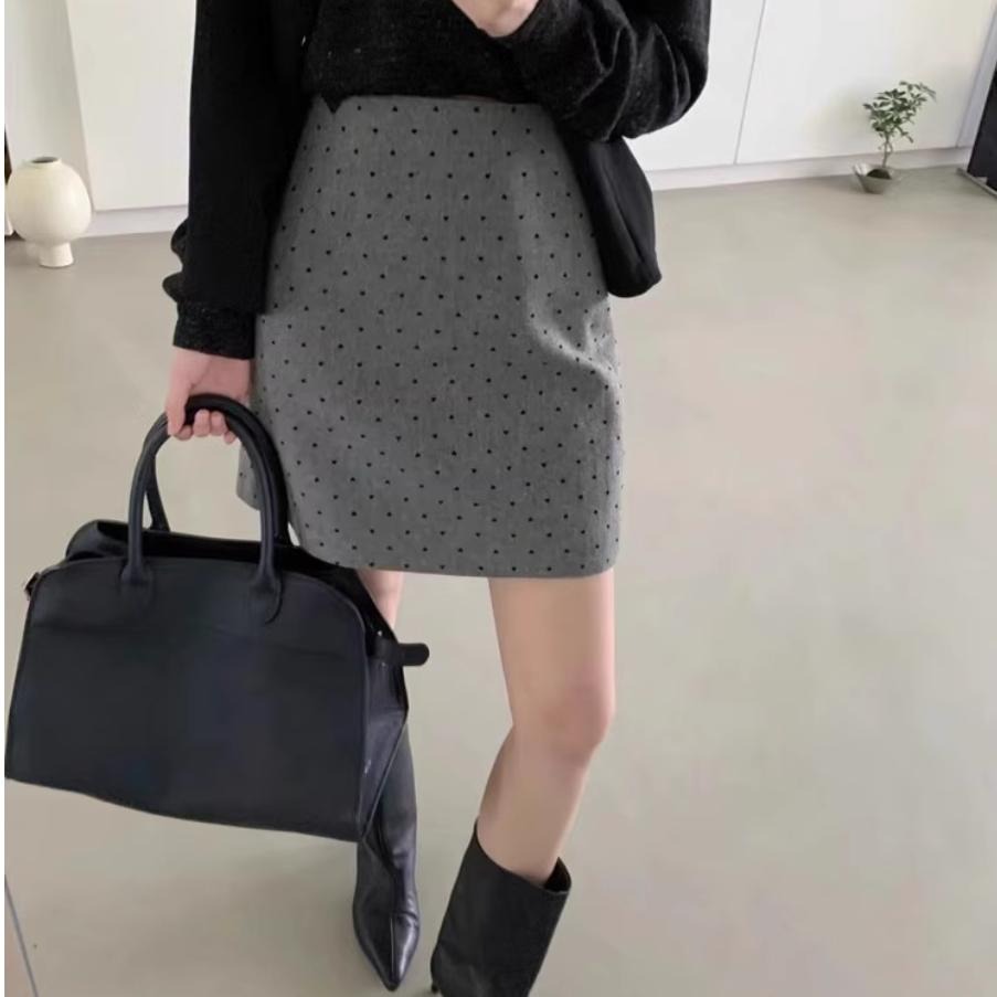 梨形身材毛呢爱心波点半身裙女春秋韩系高腰显瘦灰色A字包臀短裙