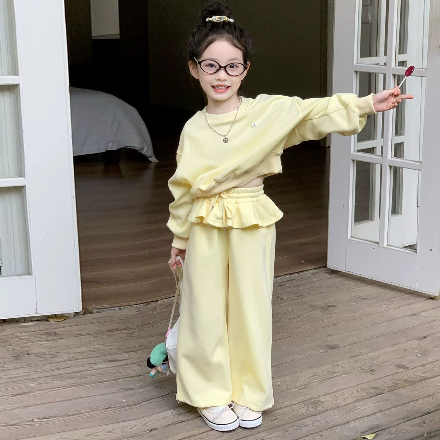 女童秋季套装新款奶黄色收腰卫衣阔腿裤裙裤两件套中大童韩系洋气