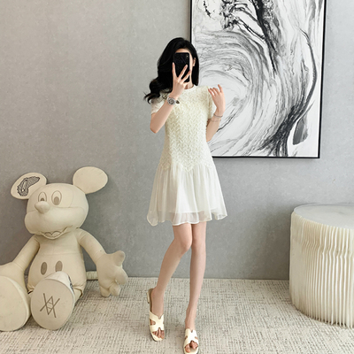 法式小香风白色泡泡纱连衣裙