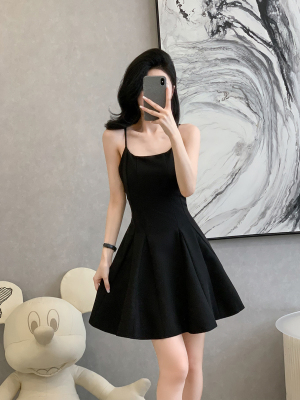 赫本风a字裙涤纶纯色吊带