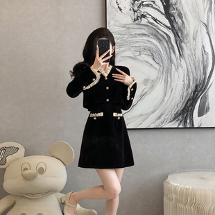 黑色假两件v领连衣裙女秋冬新款小香风灯芯绒裙子法式复古小黑裙