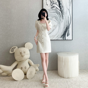 法式小香风连衣裙女夏季新款气质修身显瘦减龄方领泡泡袖a字裙子