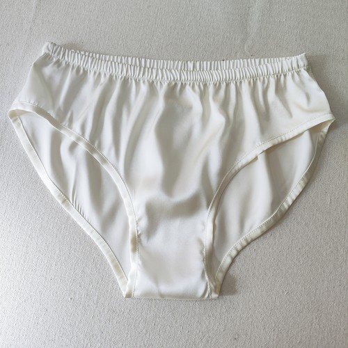 女士中腰一片式19姆米真丝弹力缎面三角内裤凉快透气舒适性感内衣