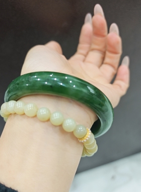 天然和田碧玉手镯 新疆料 内径60mm宽15mm