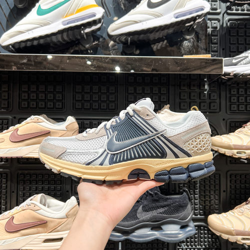 Nike耐克男女鞋2024新款ZOOM VOMERO 5运动休闲跑步鞋 HF4259-100