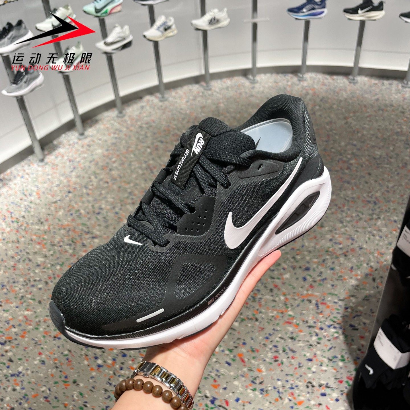 耐克轻便透气减震软弹跑步鞋