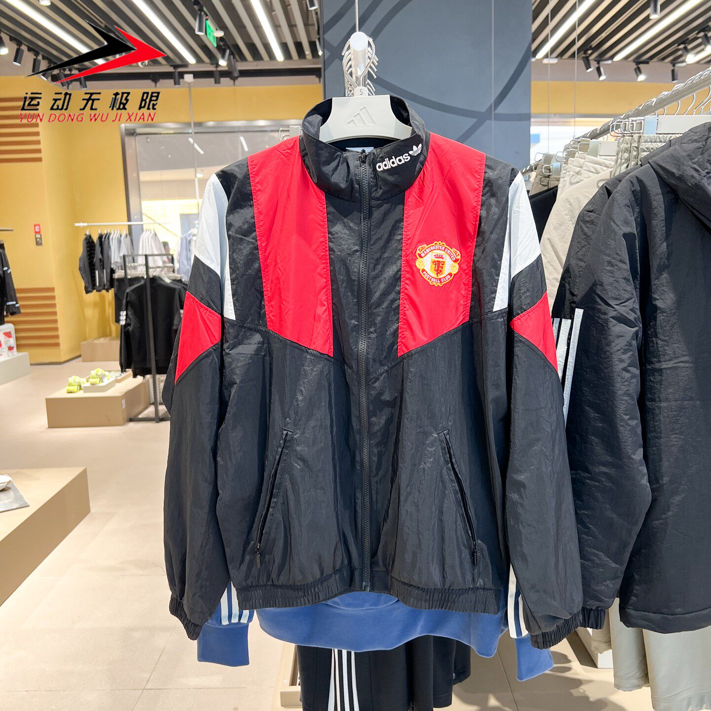 阿迪达斯三叶草男装2026年冬曼联足球文化经典拼色夹克外套KH4827