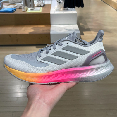 阿迪达斯防滑耐磨缓震跑步鞋