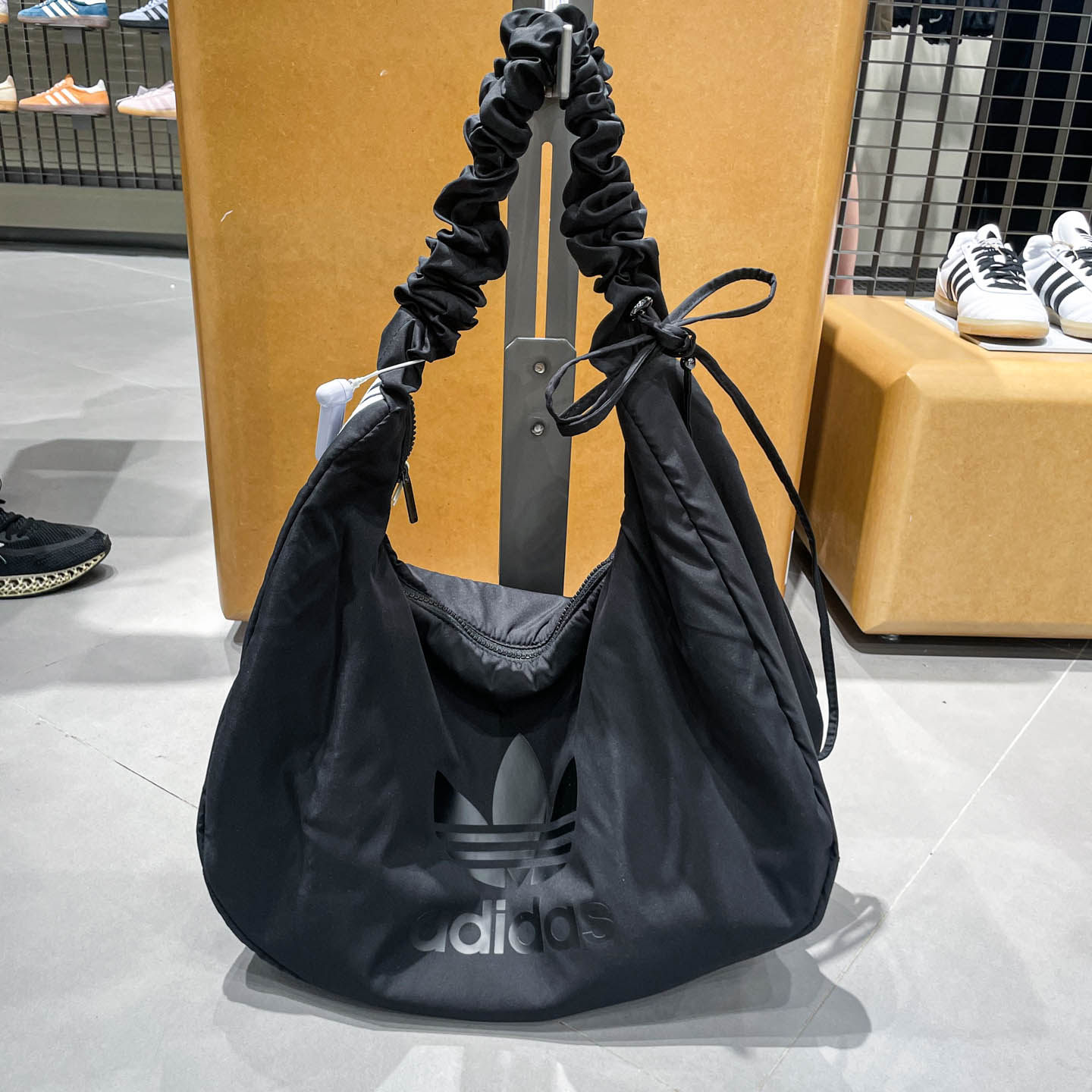 ADIDAS阿迪达斯三叶草女包2025秋款时尚单肩包斜挎包拎包 JP0146