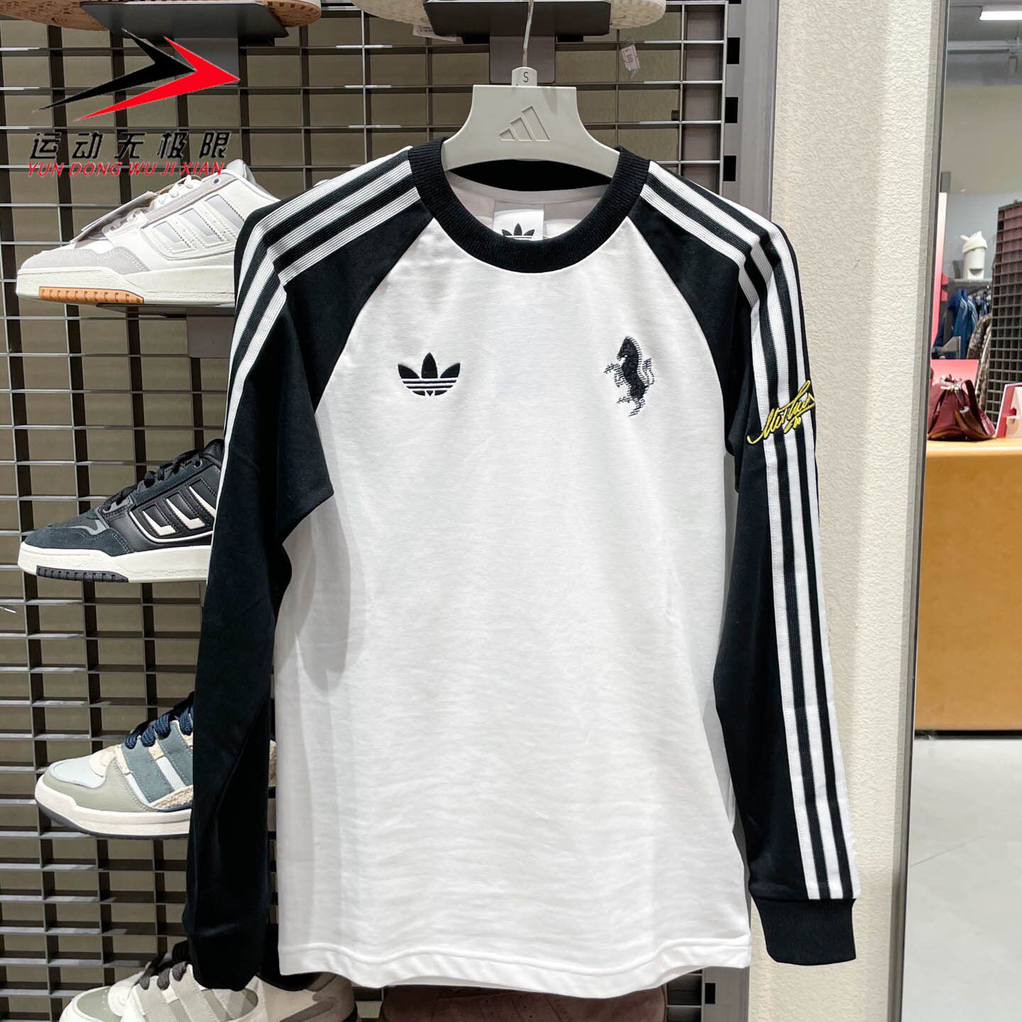 阿迪达斯三叶草男装2026春季舒适简约修身圆领长袖运动T恤 KB4456