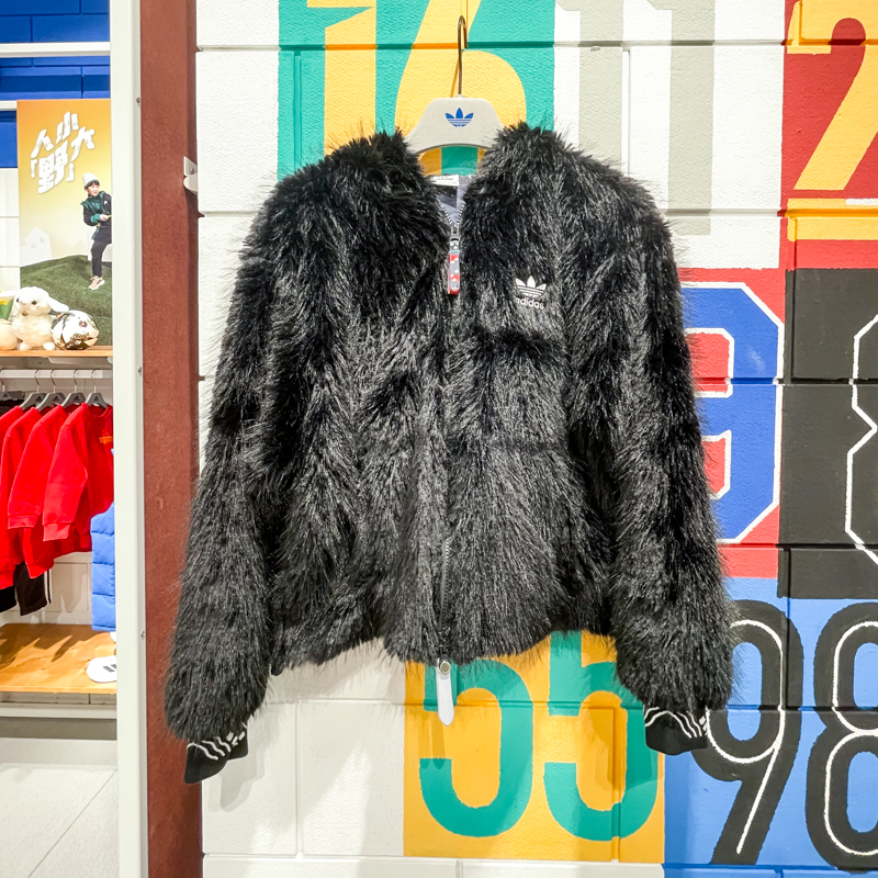 阿迪达斯三叶草女外套2024春新款人造皮草保暖舒适休闲夹克IX4226