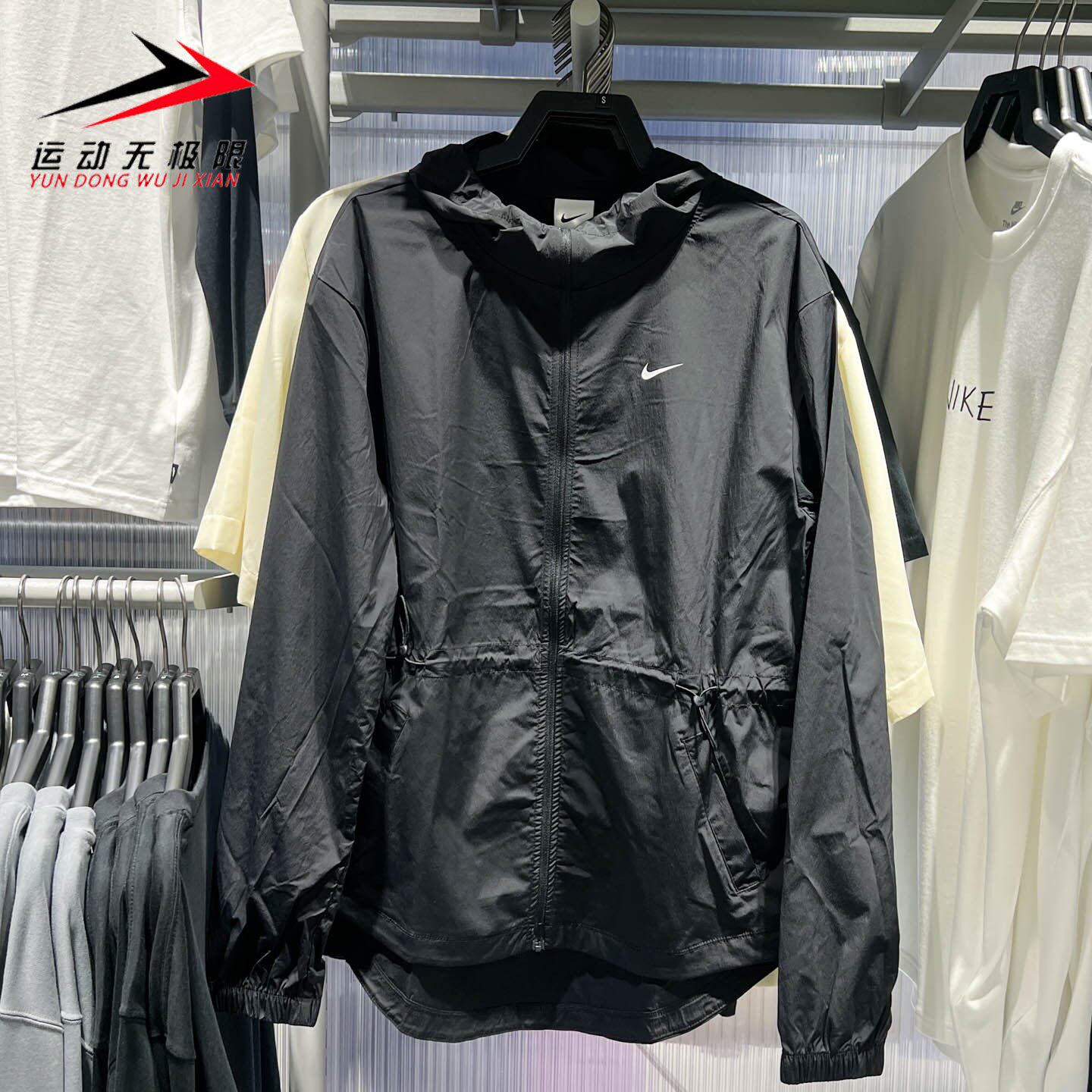 Nike耐克女装2026夏款运动休闲防风衣透气梭织连帽外套IF1167-010