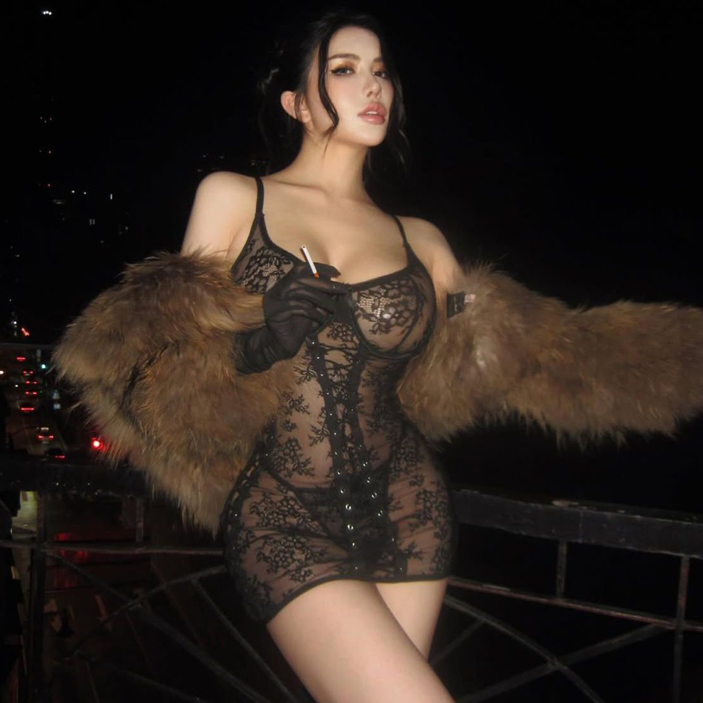 性感蕾丝透视修身包臀吊带短裙
