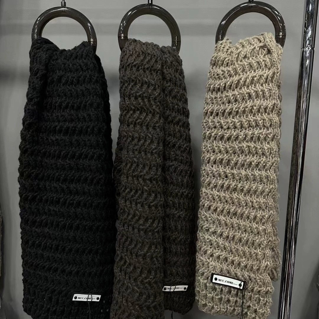 欧货定制2024秋冬新款显瘦百搭简约风纯色贴标针织围巾围脖女配饰