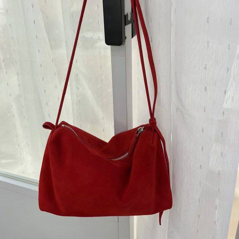 小众简约百搭羊京绒枕头豆腐包真牛皮斜挎包女2025冬新单肩斜挎包