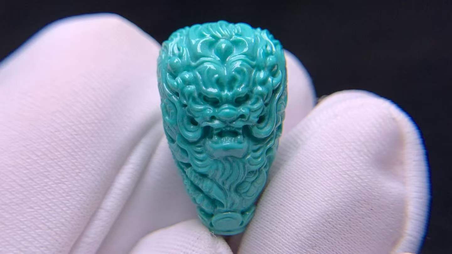 湖北十堰天然原矿高瓷无优化绿松石龙三通佛头手串配饰雕刻件