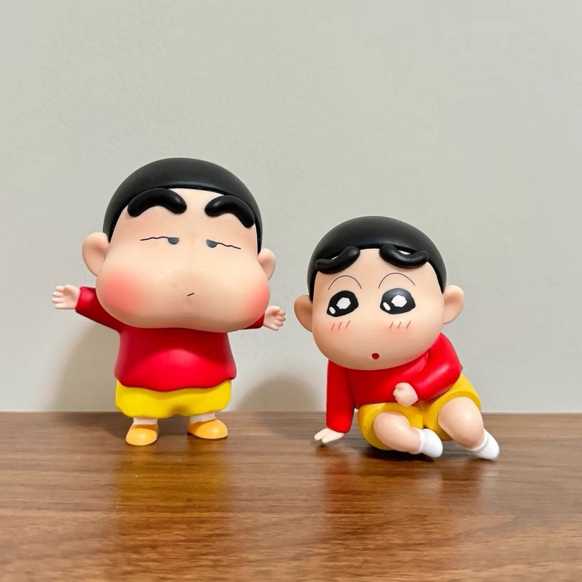 蜡笔小新跌倒屁屁小新手办桌面