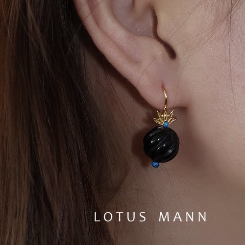 果实. 银镀金天然奶油色欧泊粉晶玛瑙编绳耳环 Lotus Mann