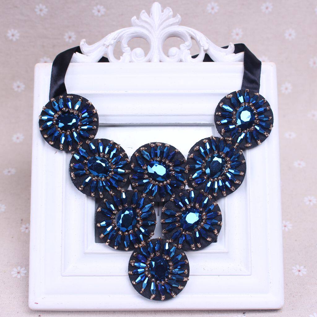 KOREAN VERSION OF CLOTHING ACCESSORIES 8 HOLLOW CRYSTAL BULLS EYE EUROPEAN AND AMERICAN EXAGGERATED FASHION BEADED NEW FAKE COLLAR NECKLACE