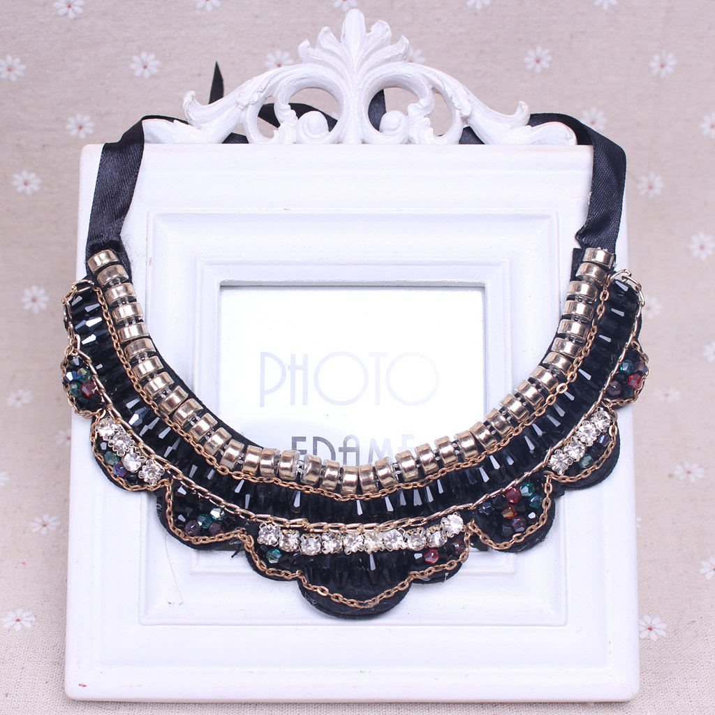 2019 NEW KOREAN VERSION OF THE KOREAN VERSION OF THE HAND-SEWN FALSE COLLAR MOON CRYSTAL FAKE COLLAR FAKE COLLAR DECORATIVE NECKLACE