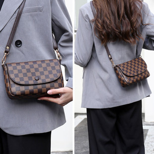 印花质感妈妈小包包2023新款女士放手机包迷你斜挎包翻盖单肩小包