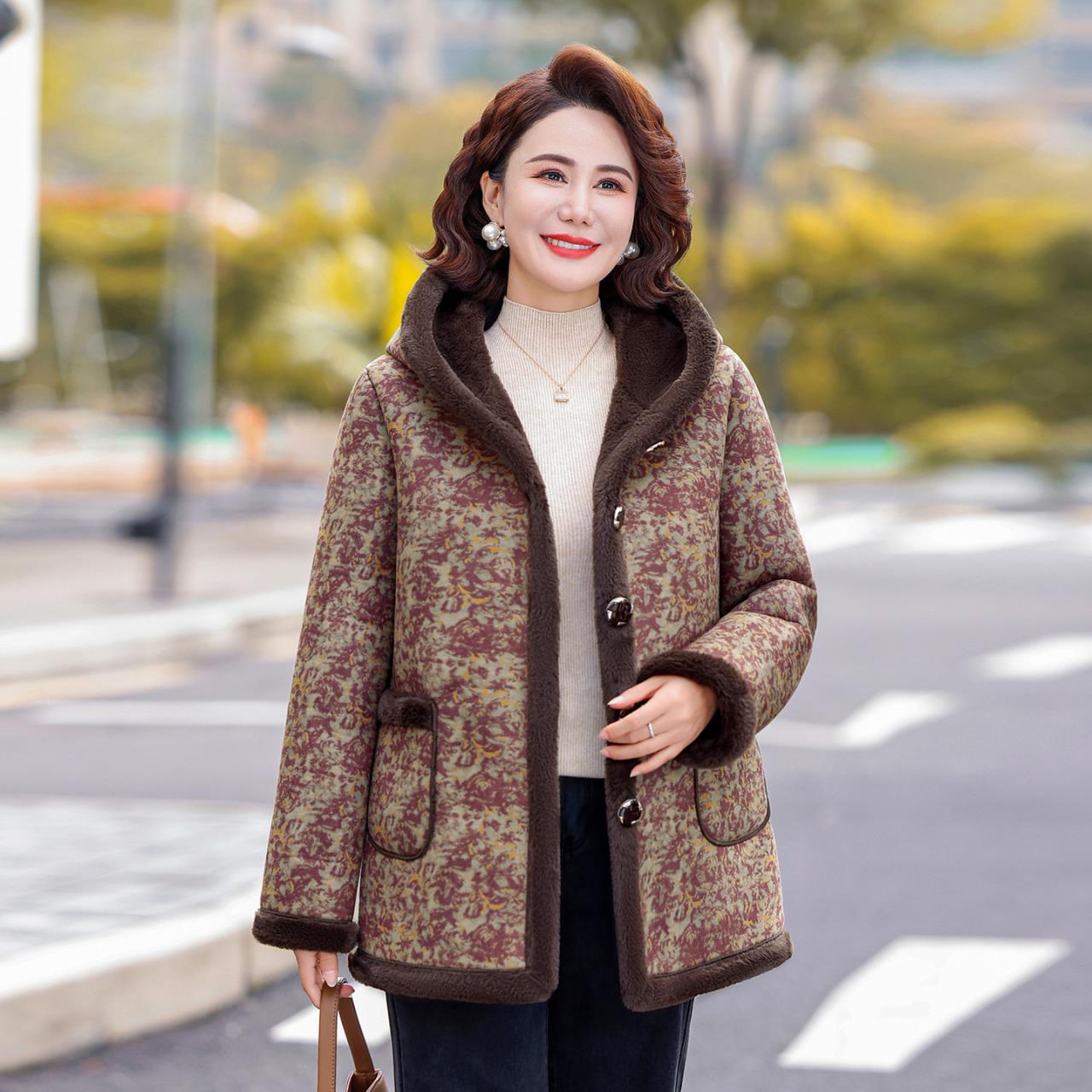 妈妈冬装加厚棉衣2025年新款中老年人女冬季加绒御寒保暖棉服洋气