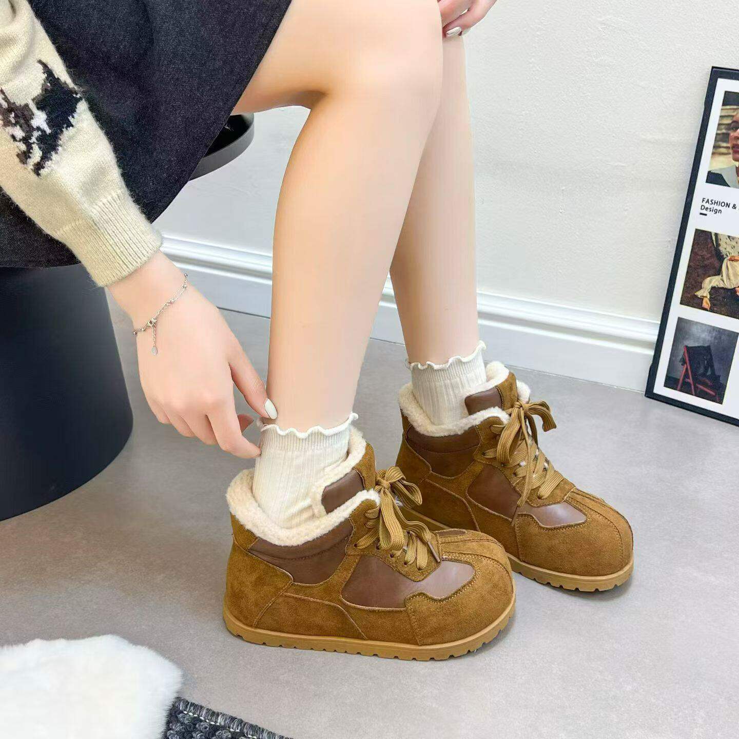 新款女冬季防滑羊羔毛雪地靴