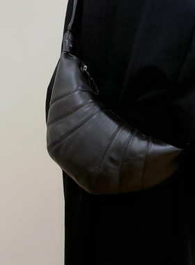 牛角包进口小羊皮斜挎饺子包女高级感可颂包松弛慵懒风真皮单肩包