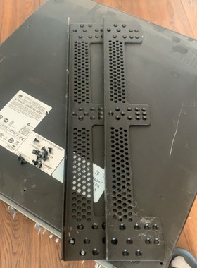 S7706机箱，机箱上的配件，挂耳，挡板，风扇，海绵网等