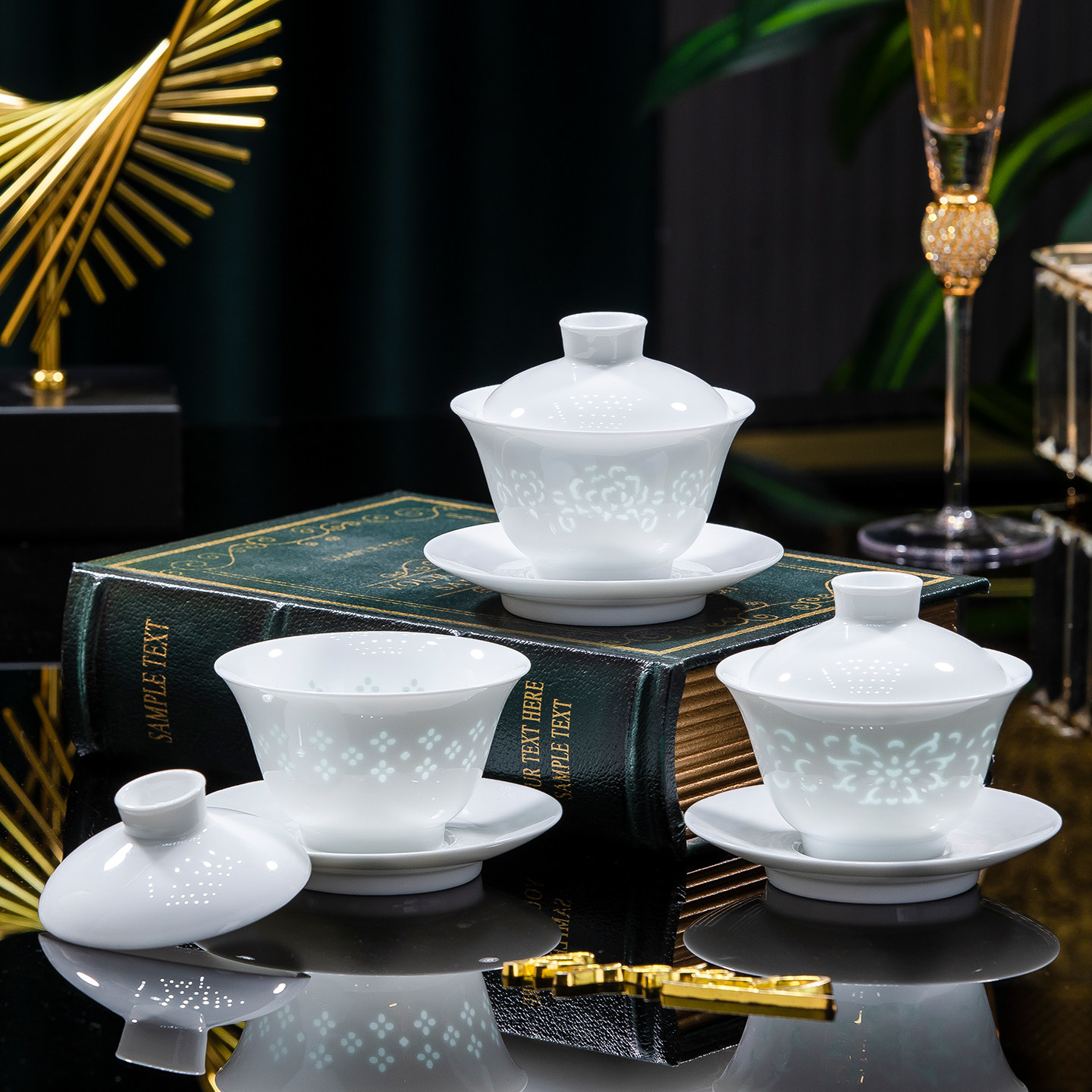 玲珑白色陶瓷三才盖碗茶具套装图片
