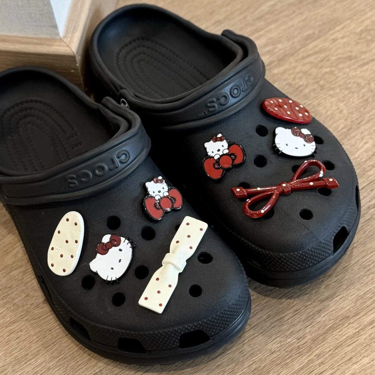 洞洞鞋鞋花KT猫立体鞋扣可爱猫咪hellokitty公仔红色格子配饰配件图片