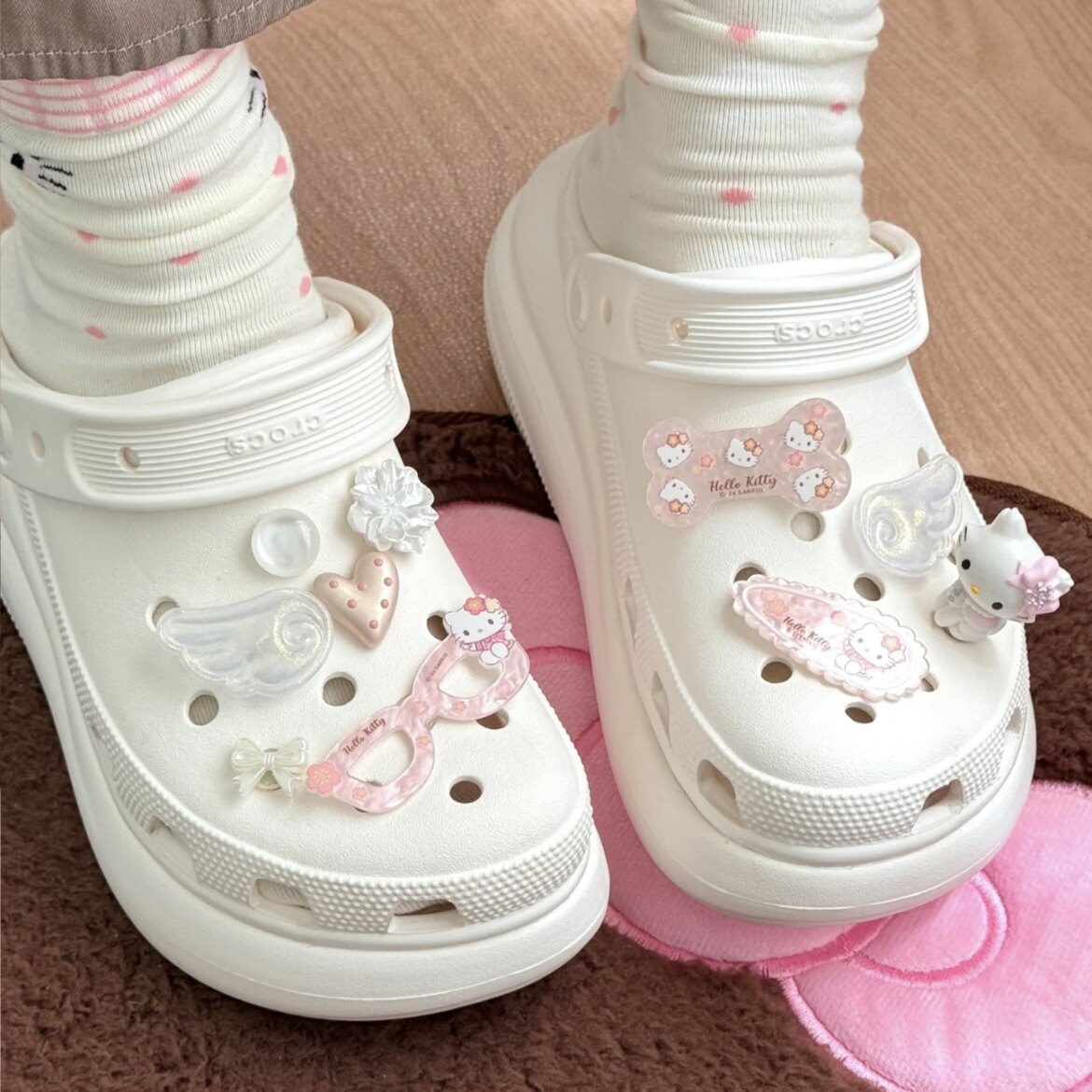 洞洞鞋鞋花KT猫立体鞋扣可爱猫咪hellokitty公仔红色格子配饰配件图片