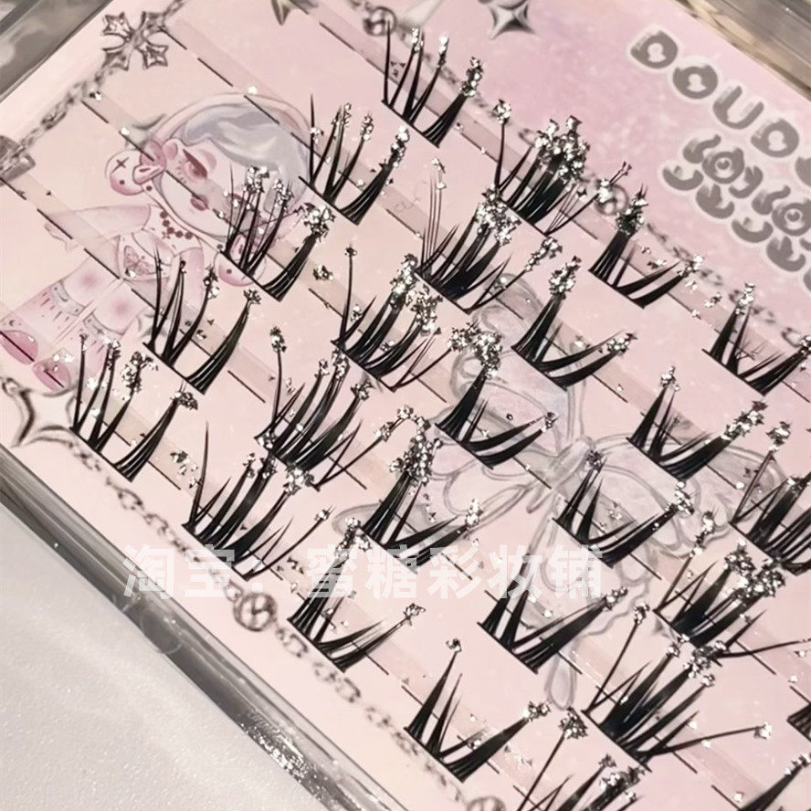 能设计出这款碎钻睫毛的绝兑是个天才！好闪圣诞氛围爆闪假睫毛