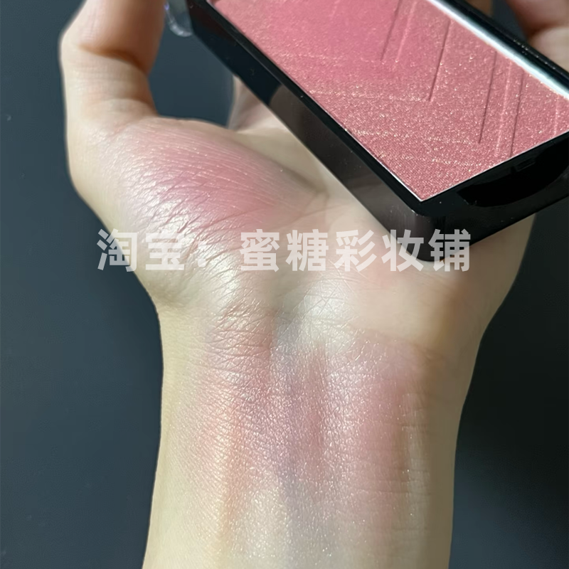 你还有多少惊喜是朕不知道的！大妹子同款人鱼姬色腮红光泽蜜桃粉