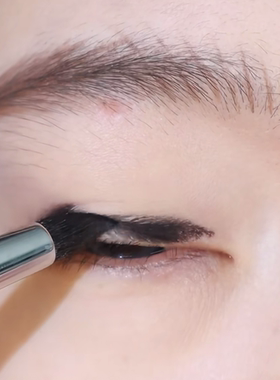 黑色才是zui美的底色！亚裔烟熏轻欧美眼妆cosplay日常液体眼影