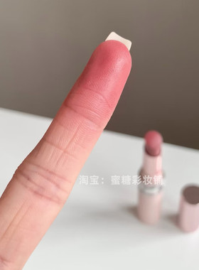 柜台一试 立马就被种草了 裸粉管淡人哑光口红 薄雾玫瑰裸杏烟熏