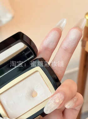 铁皮真爱！骨相修容这一块zui牛的！米白色面中提亮高光腮红膨胀