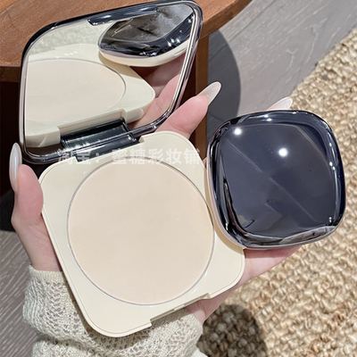 镜子里的磨皮脸 你让我感到陌生..无粉感融肤大容量控油粉饼补妆