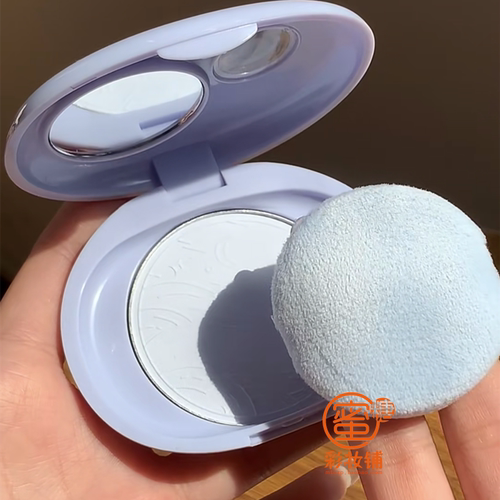 不是 你把粉饼搞这么蓝干嘛 把我一个黄皮都定成冷白皮了蓝色提亮