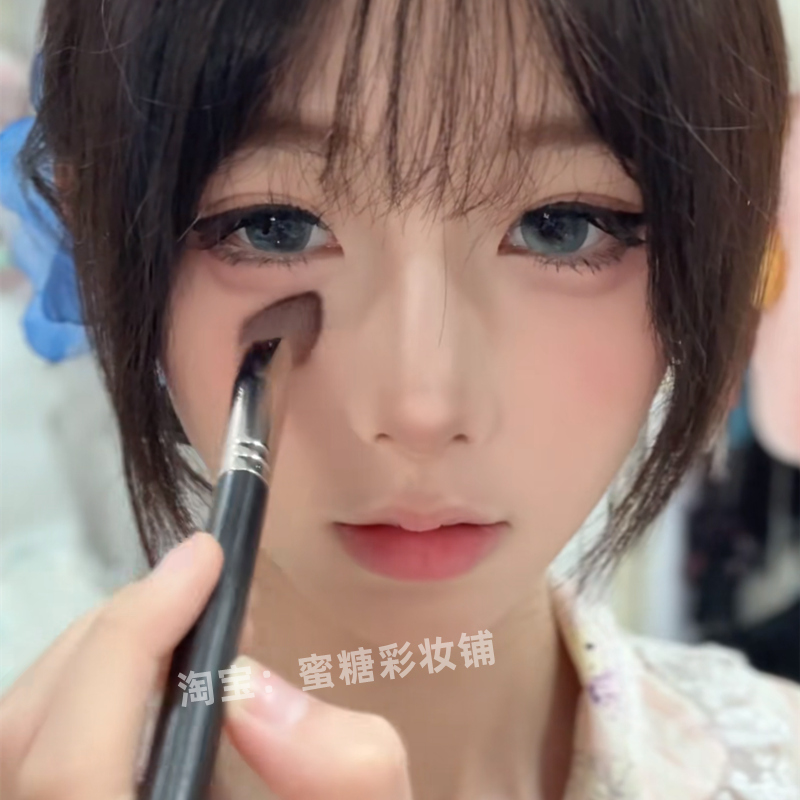 我愿封为zui牛高光刷！T10三角熨斗刷面部提亮软毛法令纹泪沟遮瑕