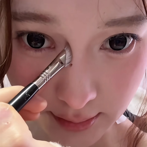 鼻影刷选对了真的很重要！形状完美贴合鼻子 高光修容刷 女郎047