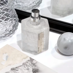 艺术生身上的木檀香!温柔到沦陷小众加拉白垒香水墨脱云雾茉莉花