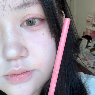 日系 樱花妹の草莓色黏膜粉眼线胶笔 兔兔颜楚楚可怜40周年限定色