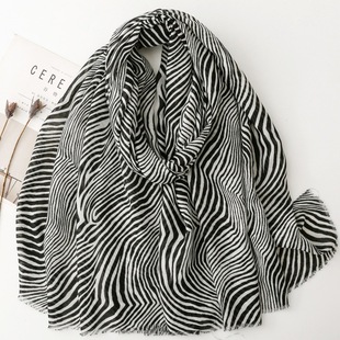 甜酷绵软质感围巾艺术时尚斑马条纹印花丝巾旅游拍照沙滩防晒披肩