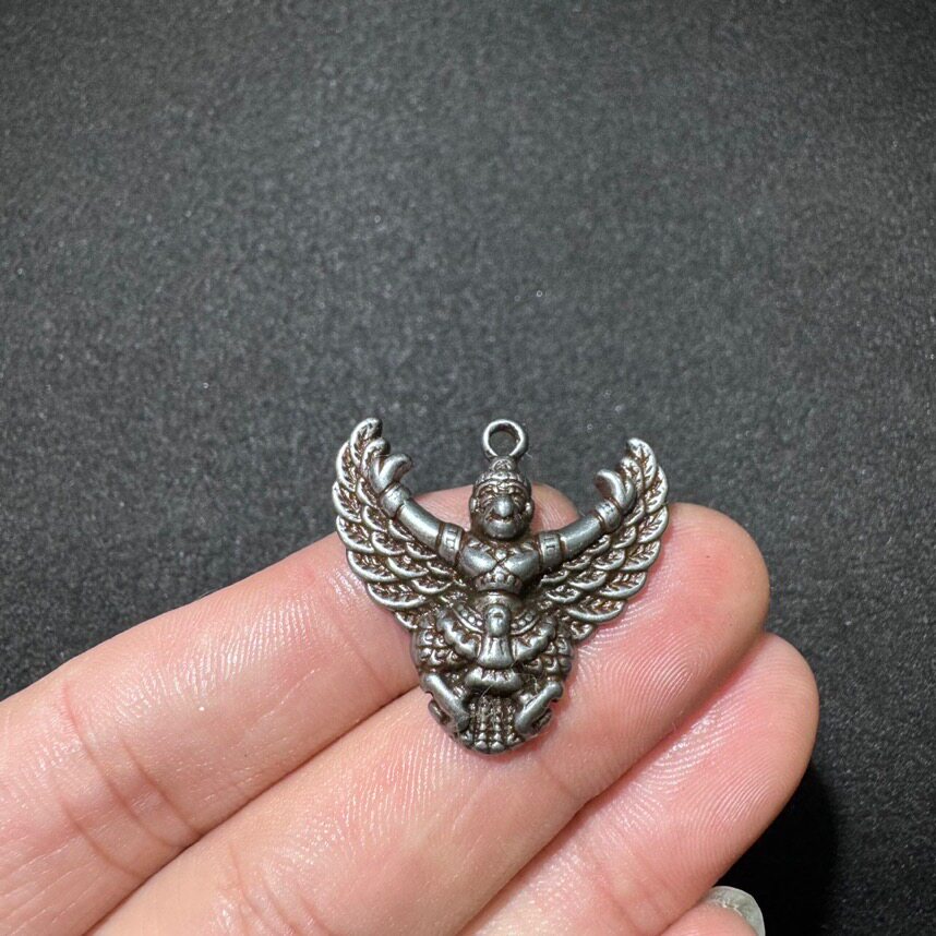 天铁錾刻托甲金翅大鹏鸟护法西藏特色文玩男女款陨铁小吊坠挂件