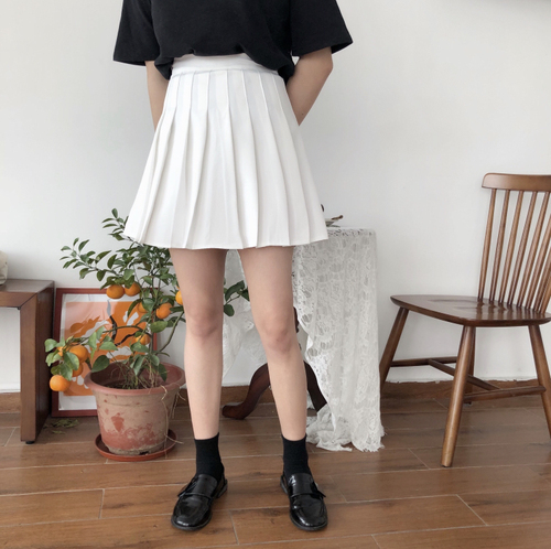 Actual shooting of Korean version of students'pure color pleated half-length skirt with high waist skirt in spring