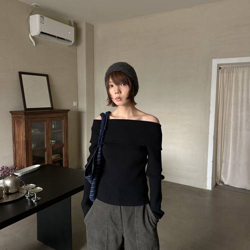 CLEAN SPACE-羊毛一字领露肩打底衫针织衫秋冬上新毛衣58326